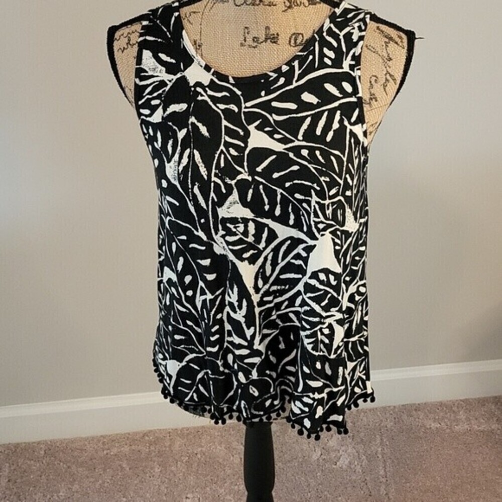NWOT Three Dots floral tank with pom pom trim - Picture 3 of 5